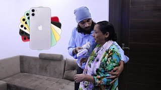 My mother's reaction after seeing my new iPhone📱|| first vlog