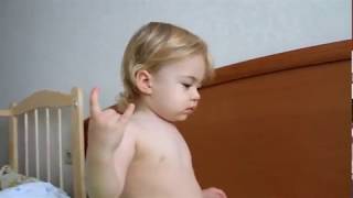 Сколько тебе годиков? a little girl showed a goat.How old are you