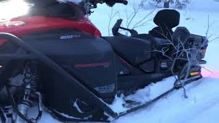 BRP Ski-Doo Expedition SE 900 Turbo Перескоков гусеницы пока нет. Первый выезд за « огород»