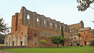 L'Abbazia di San Galgano e la chiesa senza tetto