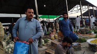 Sabzi Mandi Se Fresh Sabzi Aur Banana Laye | Roza Iftar With Family | #sabzi #banana #iftar #479