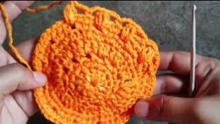 crochet coaster with scalloped edges