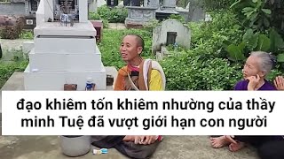 Thầy Minh Tuệ xưng CON không nhận mình là thầy là sư đó là đạo khiêm tốn, khiêm nhường của thầy.