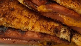 FRIED BOLOGNA SANDWICH