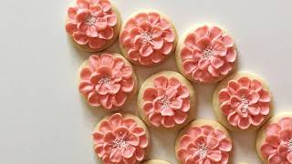 Flower sugar cookie piping