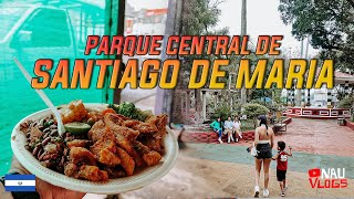 Comiendo y visitando el Parque Central de Santiago de Maria, Usulután (El Salvador)