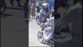 بلوچستان نیشنل پارٹی کے کال پر سینٹرز کے اغوکے خلاف سریاب روڈ برمہ ہوٹل  نے روڈ بلاک کر دیا ہیں#bnp