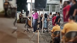 Evang. Miguel Esquilin Ministrando Atraves De Las Alabanzas Con Su Agrupación