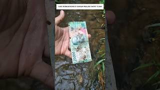 Lumayan buat makan.Cari rongsokan di sungai malah dapat cuan.Yang penting halal Tidak maling.