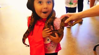 TIA HELD A SNAKE FOR THE FIRST TIME! | Team Fischer