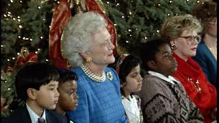 MT2437 Barbara Bush Attends the Toys for Tots Ceremony at the White House - 11 December 1991