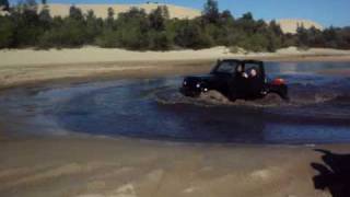 suzuki sierra 4wding in water at stocken beach