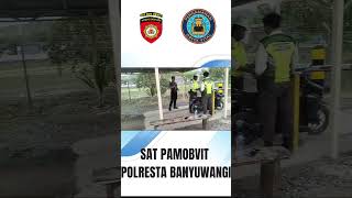 Anggota Satpamobvit Polresta Banyuwangi melaksanakan pengamanan Obvitnas PT BSI