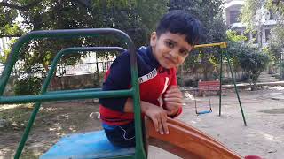 Park me gir gaya... Khud ko hi kardi video call... #Park #Playinpark #Kids #Vlogging #Dailyvlog