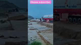 Heavy Rain in Dubai Floods Roads With Abandoned Vehicles #flood #dubai