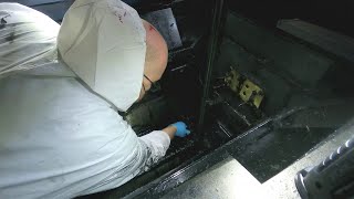 Press Maintenance -  Fixing An Impression Cylinder Oil Leak