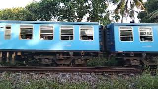 Express Train from Kandy to Colombo, Sri Lanka 🇱🇰  මහනුවර සිට කොළඹ බලා යන ශීඝ්‍රගාමී දුම්රිය