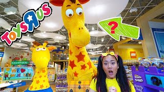 tesoro perdido en Toys R Us con Geoffrey la jirafa y Ellie Sparkles