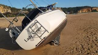 Sailboat washed up in Praia da Infanta   Ferragudo