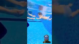 gawat!! ade tenggelam 😱😭 #swimming #baby #cute #cutebaby #family #shortvideo #funny