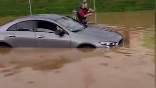 Paris FLOODING today - Water floods under EIFFEL TOWER!!!