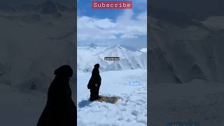 Girl Praying in Snow #shorts #ytshorts #shortsvideo #islamicshorts #status #snow #summer