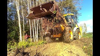 JCB 4CX in action, skilled operator