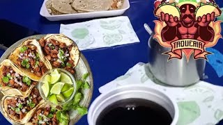 Quien crees que me invito a comer tacos chapines 😱😱🌮🌮