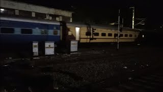 Night Action Indian Railway Old ICF Coach के साथ Ahemdabad Kanpur Summer Special With Kanpur Wag9