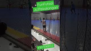 LarilariGenitDay.. jangan Lupa senang dalam olah raga..hehe #ometvlucu #soccer  #funfutsal #nutmeg