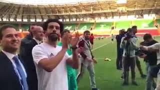 رئيس الشيشان يستقبل محمد صلاح في الملعب