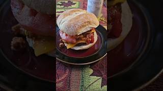 So messy but so good Chili cheese burger #foodlover #foodshorts #entertainment