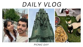 "Victoria Park Adventure: Picnic Day and Thrifting Extravaganza!"