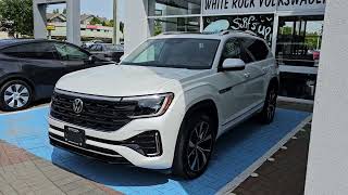 2024 Volkswagen Atlas Execline Oryx White Pearly with Shetland Interior