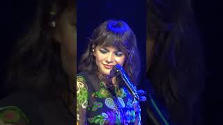 🤨 Watch Norah Jones react to a fan calling her "Nor Nor"