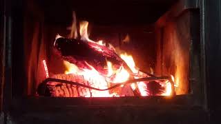 Relaxing Fireplace. Relaxing Firesounds. Pure Relaxation at the Fireplace. Winter Vibes.