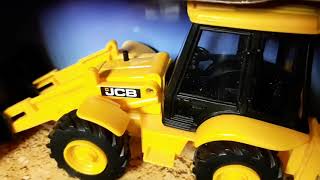 Трактор-экскаватор игрушечный JCB в масштабе 1:32 в масштабе 1:32 HTI (JCB)