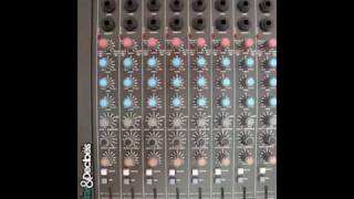 Mesa de som mixer Ciclotron AMBW 12 EFP com efeitos é na Cifras e Decibéis