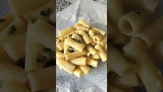 Rigatoni con zucchine peperoncino e olio extravergine #pasta #perte #food #travel