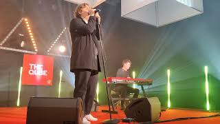 Lewis Capaldi - Forget Me // live at the Qube Qmusic Amsterdam - First live performance