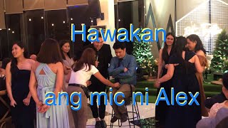 Unahan Makahawak ng Mic ni Alex