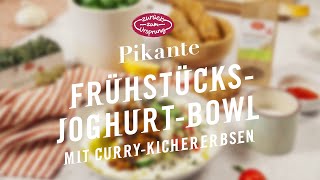 Pikante Frühstücks-Joghurt-Bowl mit Curry-Kichererbsen