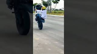 #Chalte#firte O#Naam#banaa leta hai#KTM#RC#390 bike#stunt lovers and#look#viral#short video❤️🏍️👫🏍️