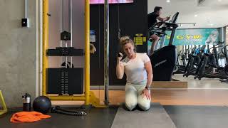 Kneeling single arm oblique crunch