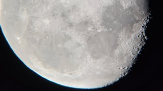 Lua pelo telescópio