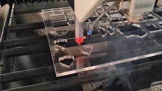 Fiber laser and CO2 Cutting Machines - Acrylic Cutting