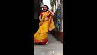 Bong girls dance performance during Bengali Wedding