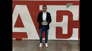 Entrega premio a Juan Arsenal