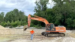 DOOSAN DX255 digging gravel in Natisone river - Orsaria, Italy