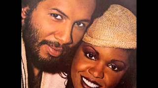 Saint & Stephanie -   gotta keep on dancin  1979